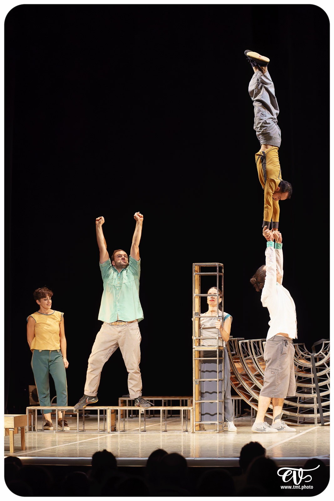 ESENCIAL (VAIVEN CIRCO)